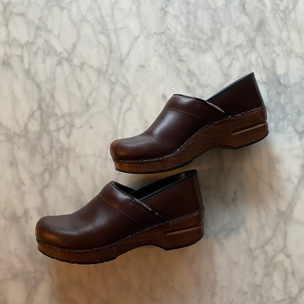 Women’s chocolate brown size 38 Danskos